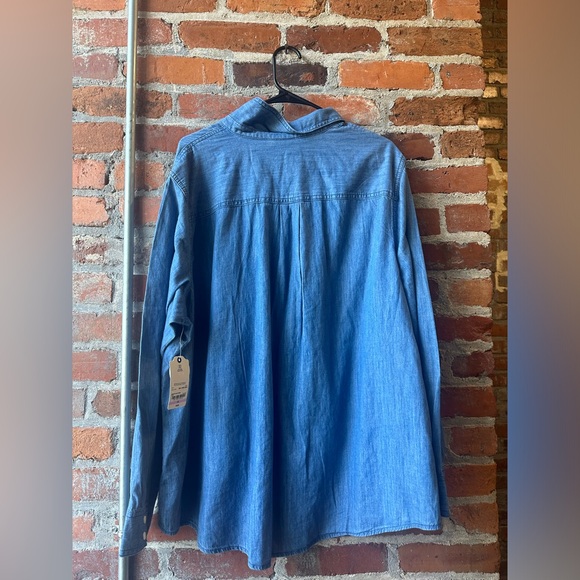 ST. John’s Bay Women’s Classic Denim Shirt, size 2xl - Picture 3 of 13